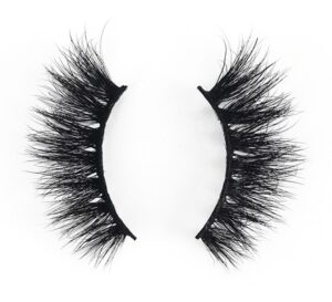 Close-up comparison of QH01 natural lashes and medium long lashes on different eye shapes, featuring a classic full set style.