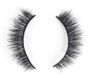 QH23 mink lashes with soft, wispy fibres that create a natural, elegant, and eye-flattering lash look.