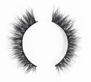 Soft, wispy threads in QH25 mink lashes produce a delicate, elegant appearance and a natural, eye-opening effect.
