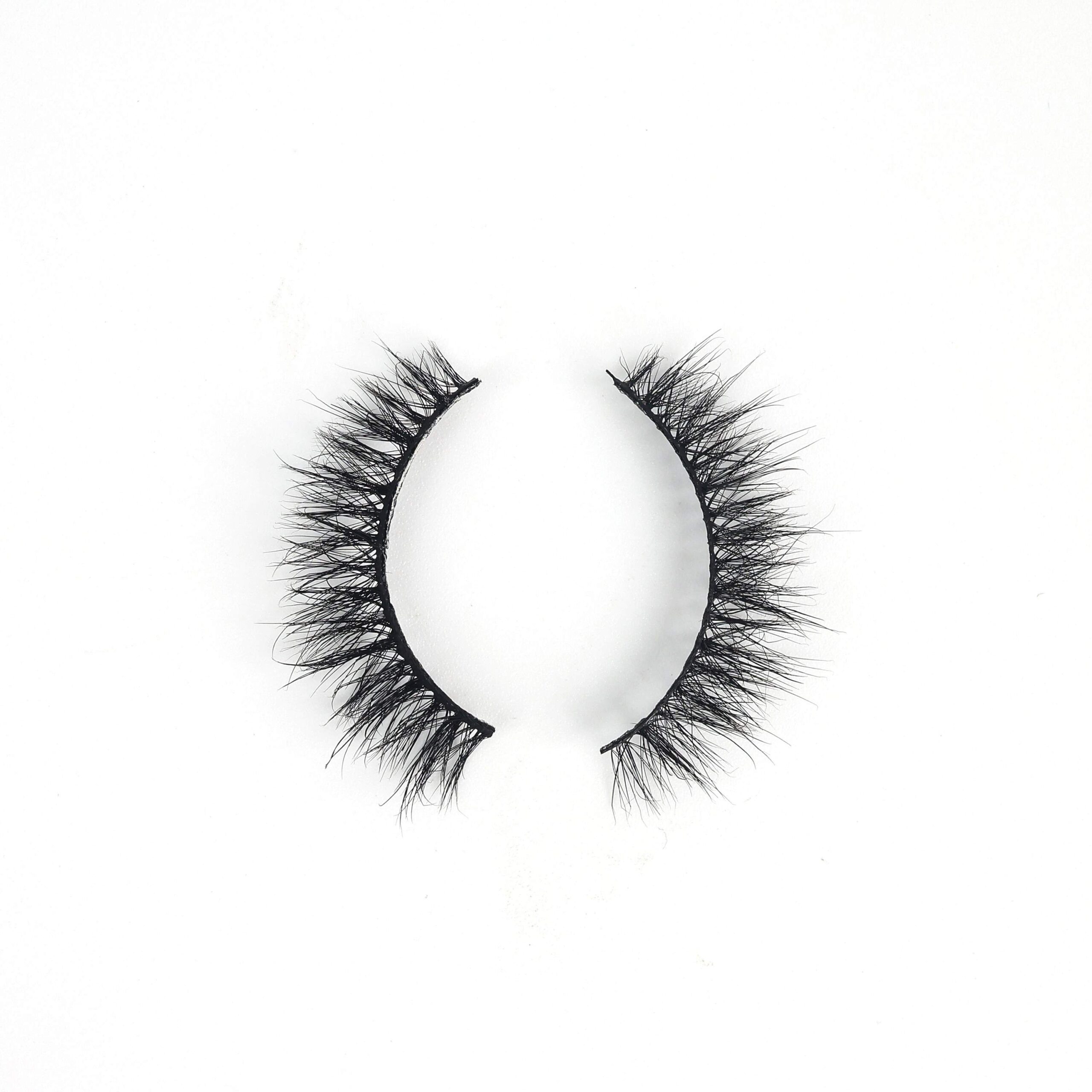 QH31 natural strip lashes – best false eyelashes for beginners with lightweight, comfortable wear and effortless application.